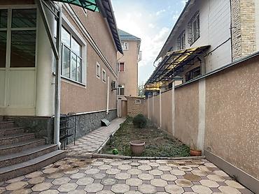 Дома: 300 м², 5 комнат, Семейным — 8