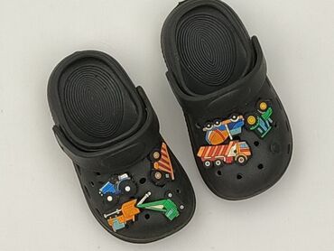 czapka termoaktywna dla dzieci: Klapki Crocs, 22, Używany