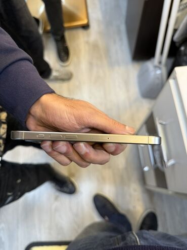 Apple iPhone: IPhone 15 Pro, 256 GB, Natural Titanium, Face ID — 5