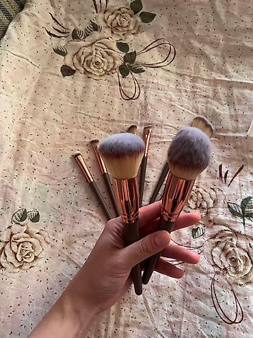 Косметика: Продается набор кистей для макияжа.Если покупаете 2 набора цена 1500 — 13