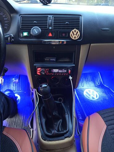 Volkswagen: Volkswagen Bora: 1.6 l | 1999 il Sedan — 6