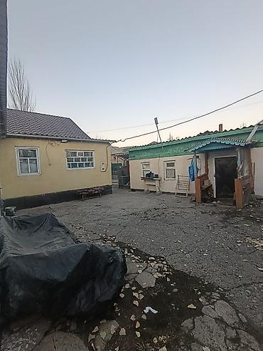 Продажа коттеджей и домов: Продаётся дом с двором и хозяйственными постройками. - Тип — 5