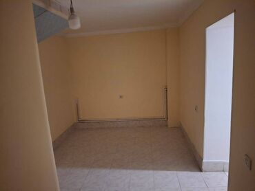 Ofislər: Təcili kupçalı yarımzirzəmi 29.3 kv. ticarət obyekti satılır! Faktiki — 11