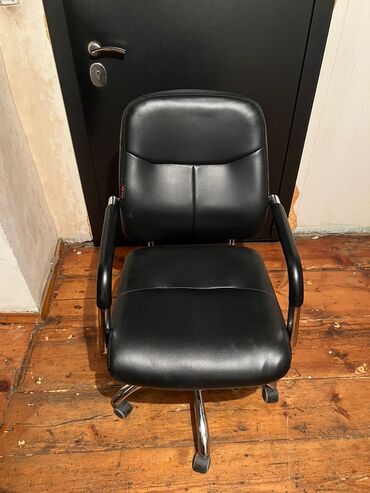 Салонные кресла: Продаю кресло. Состояние очень хорошее для БУ. Есть доставка в