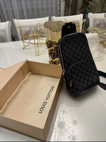 кошелек на пояс женский: Барсетка, Louis Vuitton, Материалы: Жасалма булгаары, Сыдырмалуу, Чечилме кайыш, Куру жөнгө салынат, Колдонулган