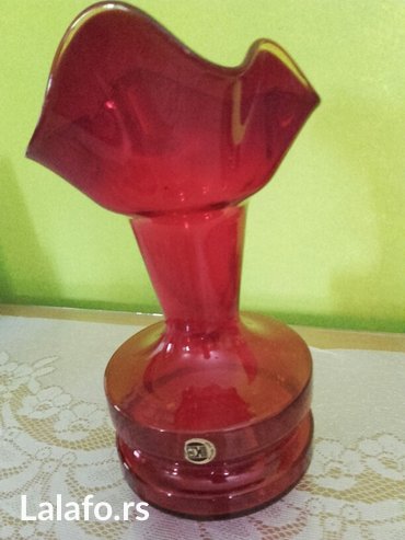 48 oglasa | lalafo.rs: Prelepa staklena vaza,rucni rad,visina vaze je 22. 5 a sirina 14. 5