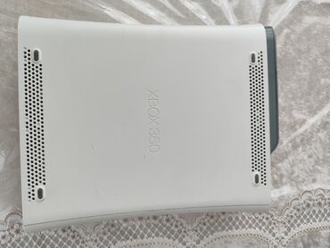 Xbox 360 & Xbox: Xbox 360 konsol dəsti Komplekt: - Xbox 360 ağ korpus konsolu - 2 ədəd — 4