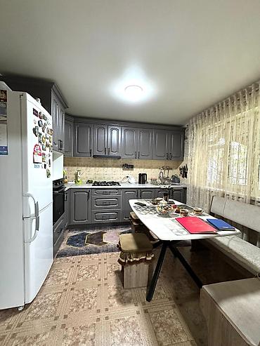 Продажа коттеджей и домов: Продается дом🏠 📍Район западного автовокзала По ул. Жумабека Площадь — 9