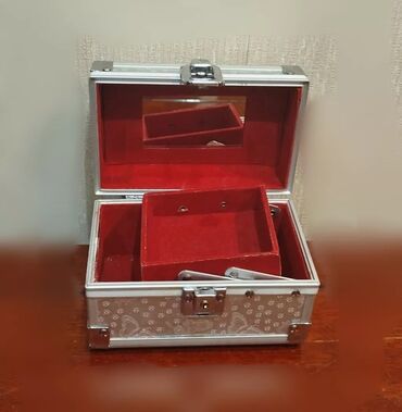 Sandıqlar: Mücrü qabı 2 əd mücrü(qızıl) qutu.Az İstifadə edilib. Yazılan qiymət — 7