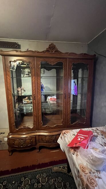 сервант в гостиную: Сервант, Б/у, 3 двери, Распашной, Прямой шкаф, Азербайджан