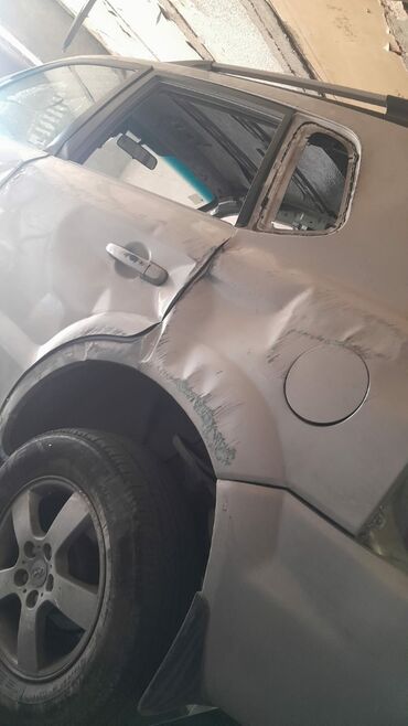 молдинг лобового стекла: Hyundai Tucson arxa sol hissə üçün ehtiyat hissələri - Arxa sol qapı