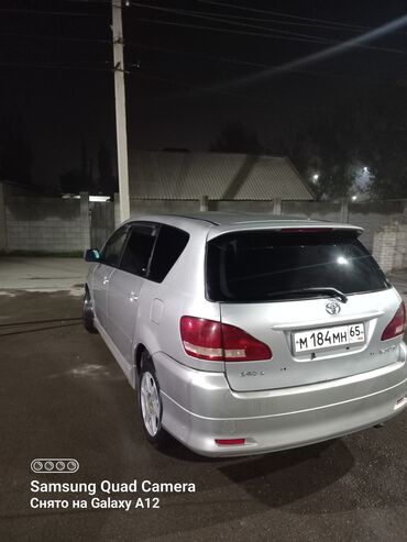 Toyota: Toyota Ipsum: 2003 г., 2.4 л, Автомат, Газ, Минивэн