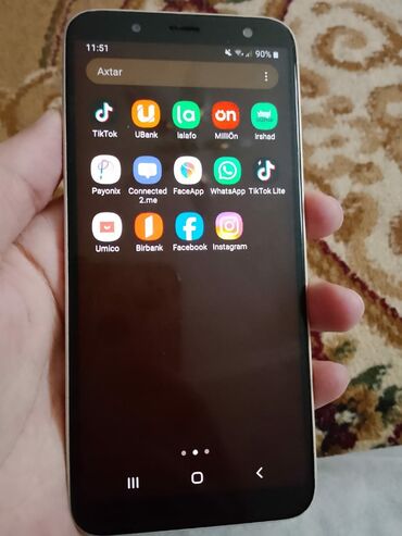 кнопочный телефон в баку: Samsunq j6 32yaddaş zavod telefondur. barmağ izi işlək. üz tanıma face