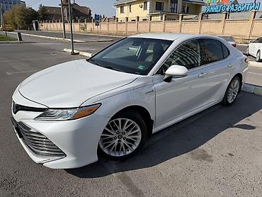 таблетка на 15: Toyota Camry: 2020 г., 2.5 л, Автомат, Гибрид, Седан — 5