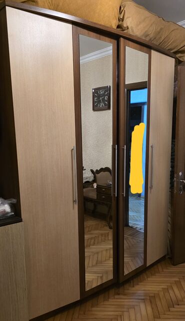 Daş yunu: Açılan, 4 qapılı Düz dolab, Qarderob, paltar dolabı