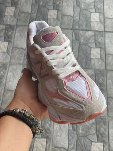 Patike: New Balance 9060 patike

Novo
Brojevi 36 do 40

fb Moja Kupovina 1 — 2