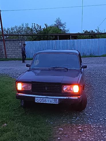 VAZ (LADA): VAZ 2107 sedan - Kuzov: klassik sedan, tünd rəng. Ön və arxa fənərlər — 1