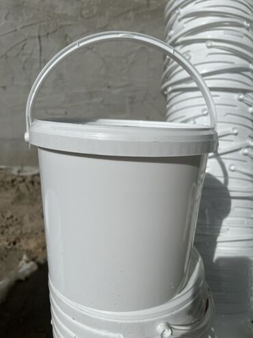 шкаф в прихожую с обувницей: Пластиковое ведро с крышкой и ручкой. - Материал: плотный пищевой