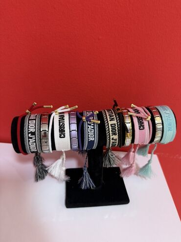 Bijuteriya dəstləri: Qadın bəzək aksesuarları – geniş seçim Məhsullar: - Qızılı tonlarda — 139