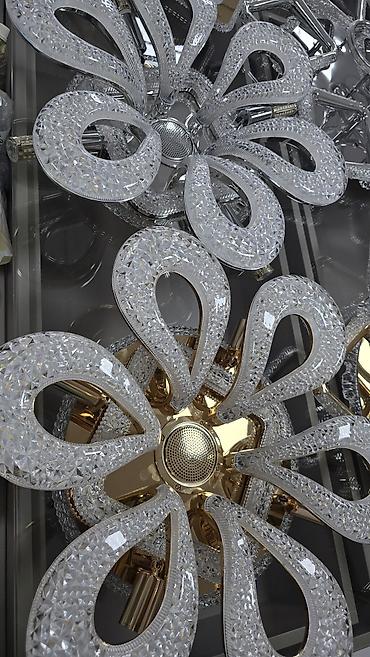 Люстры: Потолочная LED-люстра с декоративными лепестками - Дизайн — 1