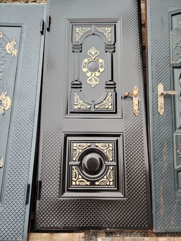 Giriş qapıları: Mənzil üçün Yeni Giriş qapısı Zamok ilə, Zəmanətli, Ödənişli quraşdırma, Ödənişli çatdırılma, Rayonlara çatdırılma, Ünvandan götürmə — 21