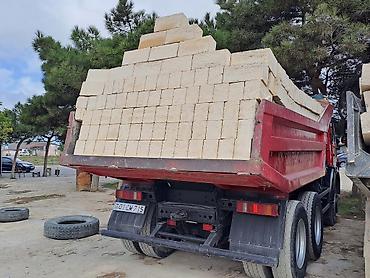 seyf satışı: Tikinti üçün daş bloklar satılır. Açıq rəngli, düzbucaqlı formalı — 1
