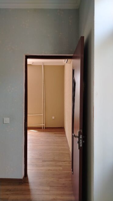 Otaqların satışı: 3 otaqlı mənzil – işıqlı və səliqəli planlama - Geniş zal: klassik — 7