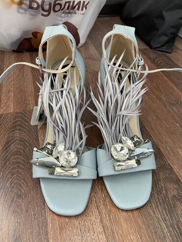 туфли новые не раз не одеты: Туфли, 37, Zara, Жаңы, түсү - Көгүлтүр, Өзү алып кетүү, Акылуу жеткирүү
