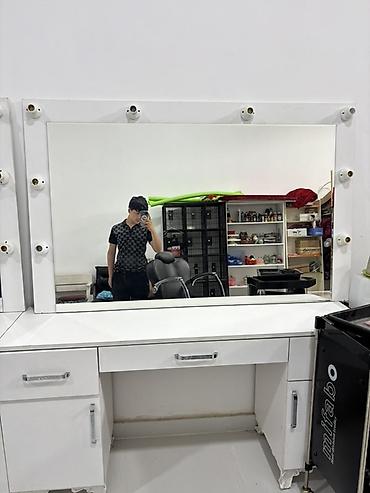 настольная лампа: Vizaj güzgülü masa – salon üçün - Rəng: ağ - Böyük, çərçivəli güzgü – — 2