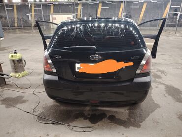 kreditle motolar: Kia Rio: 1.5 l | 2005 il Sedan