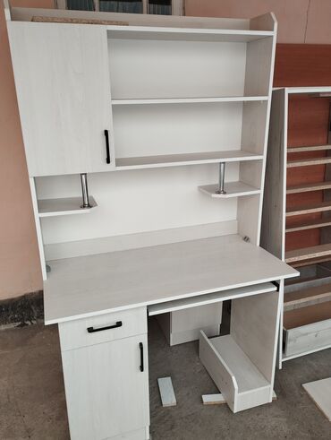 Компьютерные столы: Компьютерный стол, Новый, С полками — 14