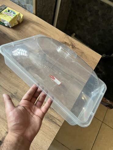 mətbəx: Şəffaf plastikdən hazırlanmış bu qənnadı məmulatları qutusu, xüsusilə