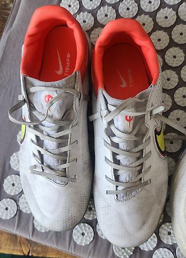 Бутсы: Футзалки Сороконожки 1 модель - Nike Phantom Размер EUR 41, US 8 — 2