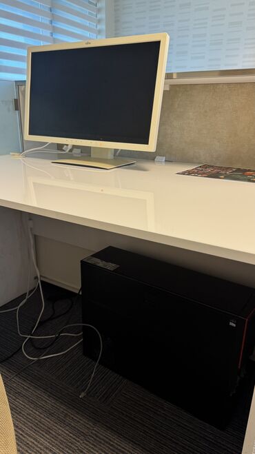 Masaüstü kompüterlər və iş stansiyaları: Fujitsu Celsius R930N ve Celsius M730N Workstation CPU- Intel Xeon — 3
