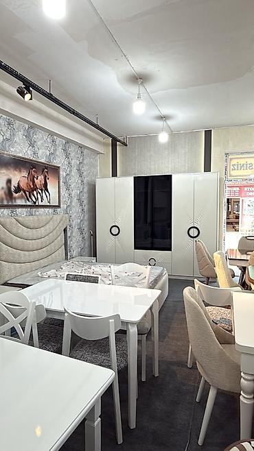 otag qapsi: Ağ rəngdə müasir yataq mebel dəsti - Yataq otağı üçün dolab: 6 qapılı — 1