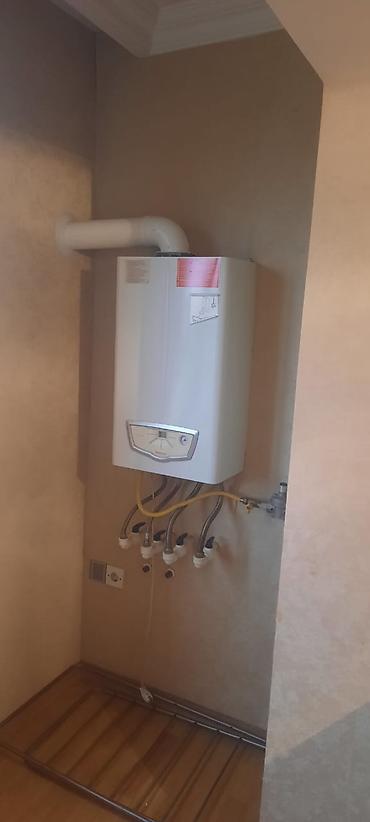 Uzunmüddətli kirayə mənzillər: Mənzildə 2 otaq planı: geniş dəhlizdən qonaq otağına və ayrıca mətbəxə — 6