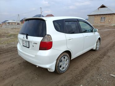 жети орунду машина: Honda Fit: 2005 г., 1.3 л, Вариатор, Бензин, Хетчбек