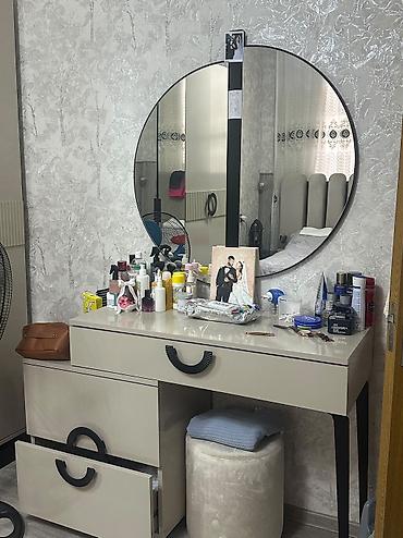 Kosmetik masa oturacaqi ile Tacdan alinib koçmey sebebinden tecili lalafo.az -da Kosmetik masa oturacaqi ile Tacdan alinib koçmey sebebinden tecili