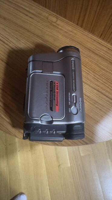 ev modemi: Sony Handycam Digital8 videokamera Xüsusiyyətlər: - Digital8