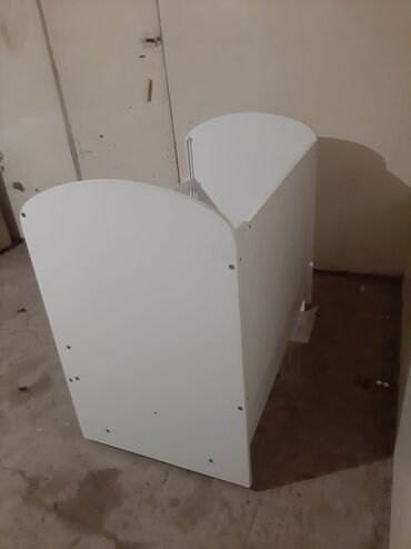 Beşiklər: Oğlan və qız üçün, İşlənmiş, Dördbucaq, Beşik, Dəstsiz, Yellənmə mexanizm ilə — 9