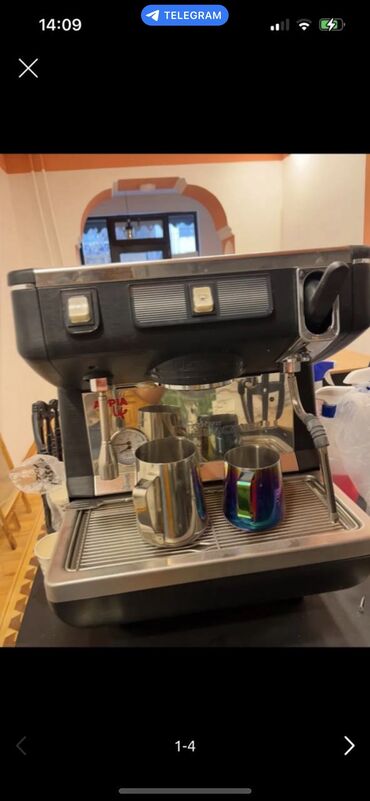 Qaşıqlar: 2200azn CoffeeAparati yanindaki levazimatlar ustunde