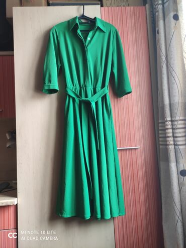 платье зелёное: Платья 48-50 размеры, новые, х/б (лен). Производство Индия, Корея