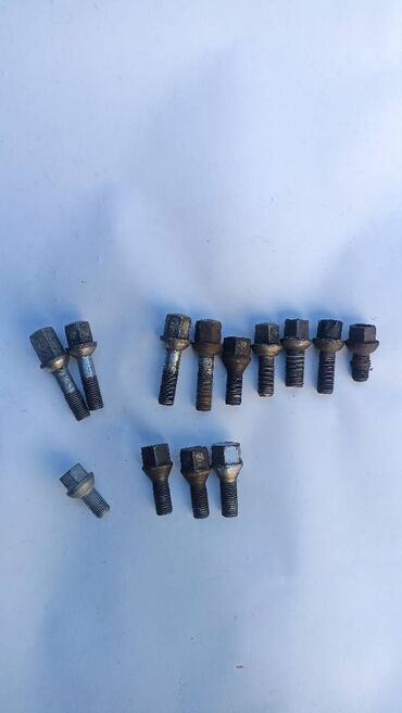 цепи для колесо: Продаю болты разные для дисков от мерседеса W124 цена 100 сом 1 шт
