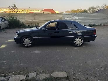 mercedes 208 d: Mercedes-Benz 240: 2.4 l | 1998 il Sedan — 7