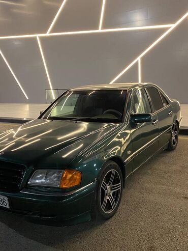 Mercedes-Benz: Mercedes-Benz 240: 2.4 l | 1998 il Sedan — 3