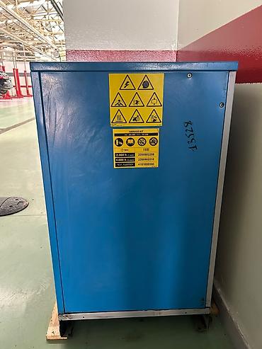 Компрессоры: Yağlı vintli hava kompressoru – 15–20 HP (11–15 kW) sinfi. Tam işlək — 3
