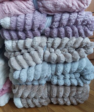 Ostalo: Krznena cebad 
200×230 
3500 din — 7