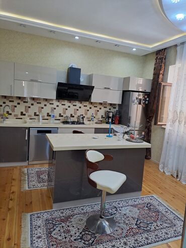 Həyət evləri və villaların satışı: Ev iki mərtəbəlidir və geniş həyəti var. Həyətdə açıq havada oturmaq — 11