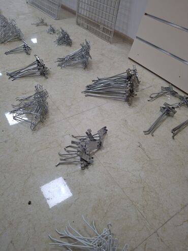 Vitrin üçün aksesuarlar: Salam.setka vitrinlər satılır. 5ədəd 90×180a. 4 ədəd 60×120ə. 3ədəd — 5