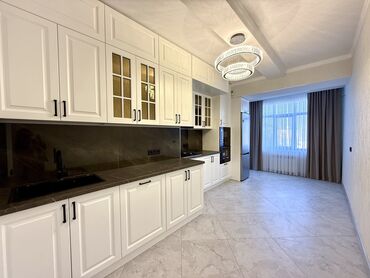 продаю машину или меняю на квартиру: 2 комнаты, 71 м², Элитка, 4 этаж, Евроремонт